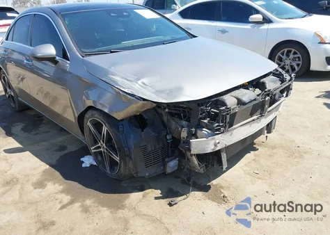 2019 Mercedes-Benz A 220 z USA, uszkodzony, nr VIN WDD3G4EB9KW020649